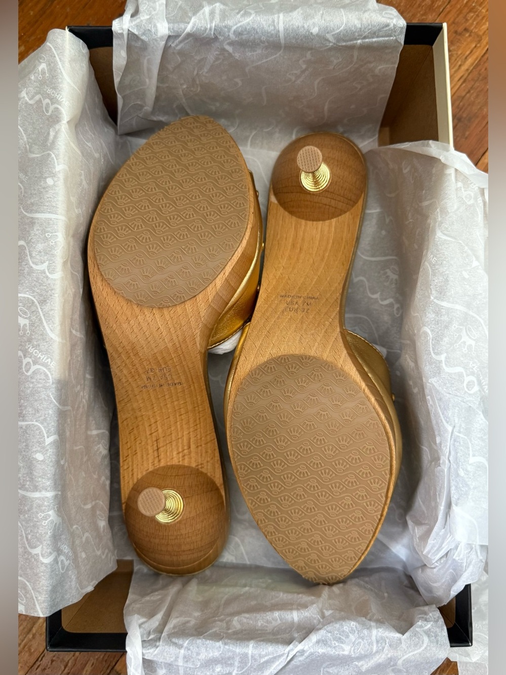 Nina Gold Bejeweled High Heels | NWT Size 7 - Picture 12 of 12